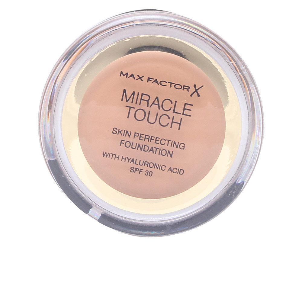 Compact solid-to-liquid foundation in shade 085 Caramel, 12 g, travel compact