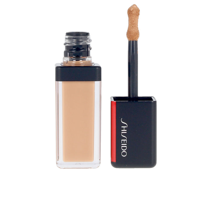 5.8 ml curved‑applicator liquid concealer, medium shade, hydrating finish
