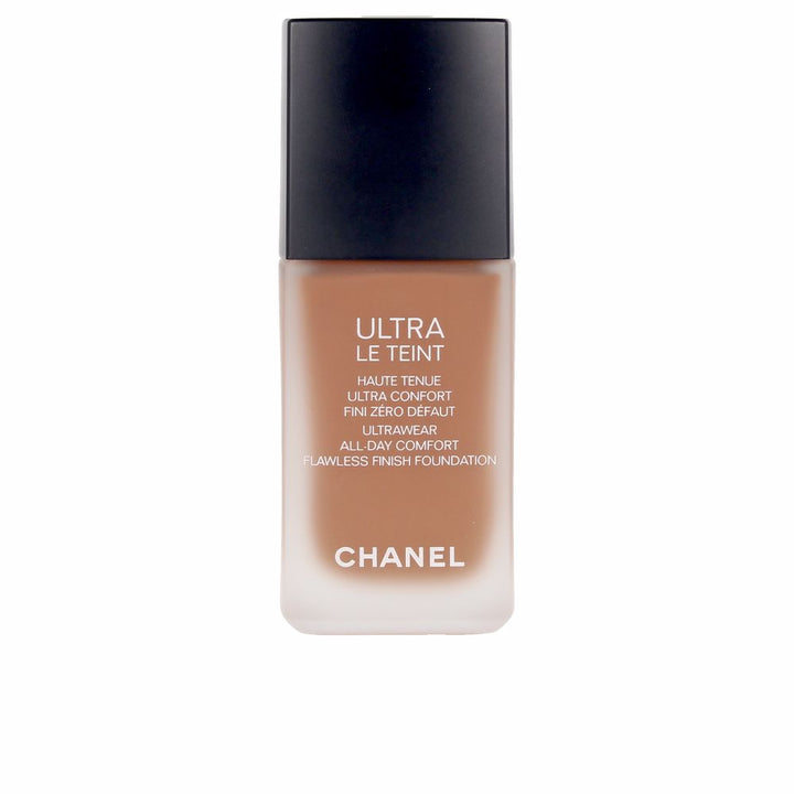 30 ml bottle of liquid, sweat‑resistant foundation in shade BR132
