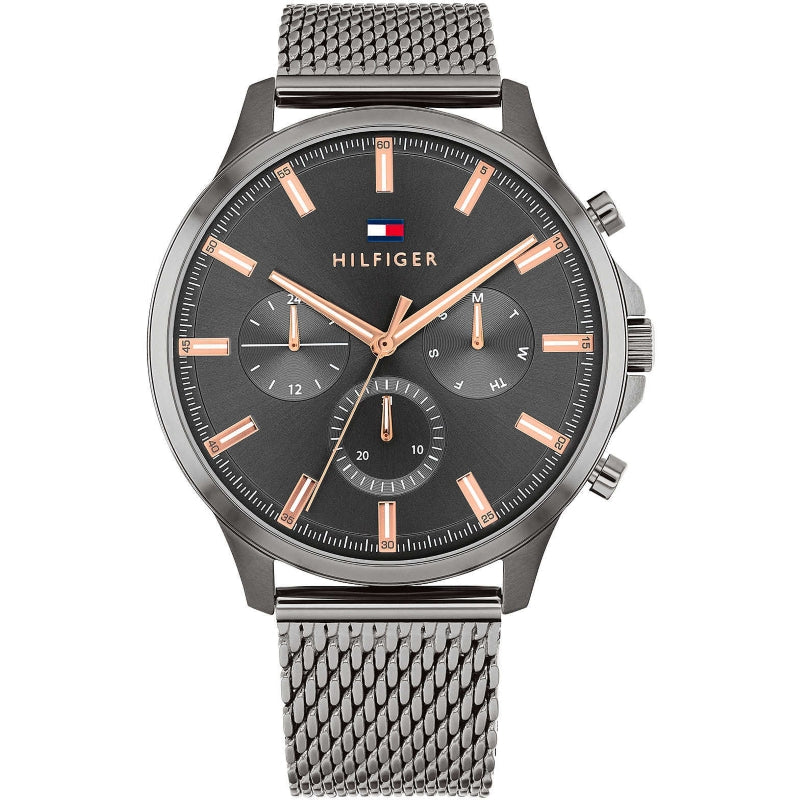 Sleek Chronograph Mesh Strap Timepiece