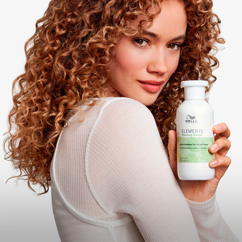 500 ml pale-amber bottle of sulfate-free gentle renewal shampoo for Unisex hair