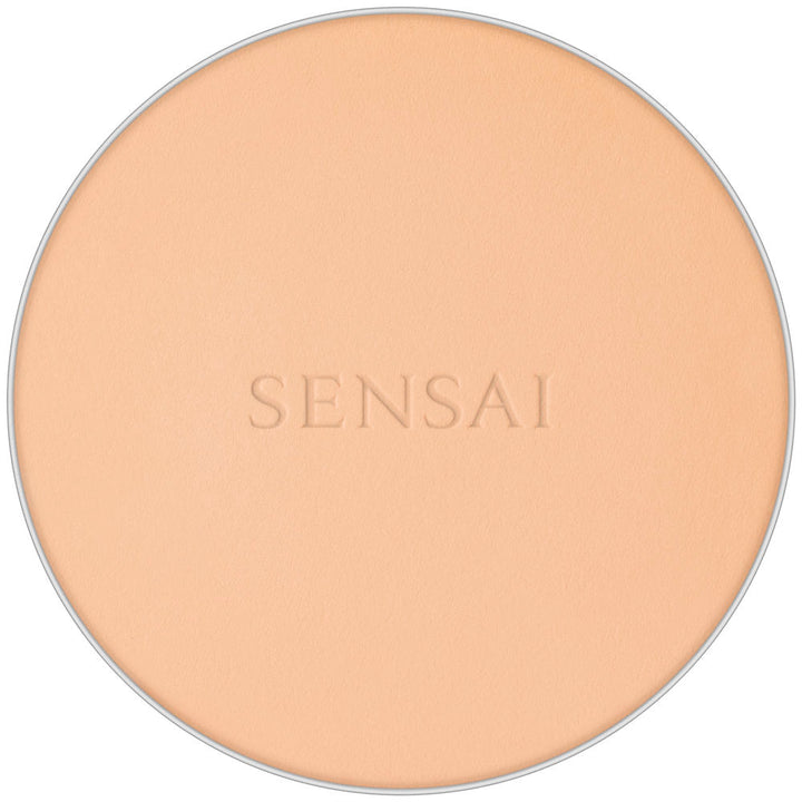 Refillable 11 g pressed powder compact in Soft Ivory with velvety finish