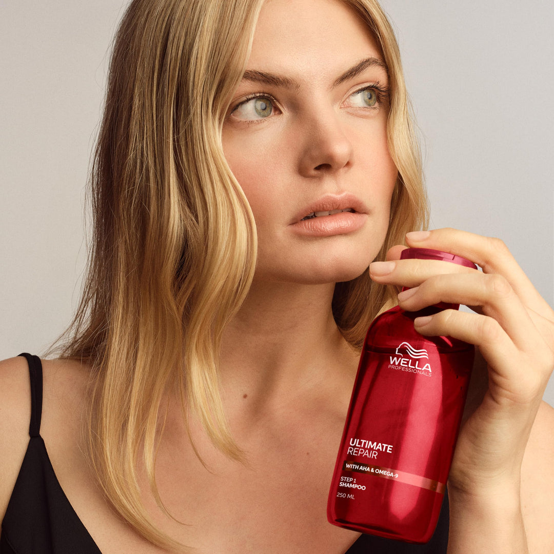 Creamy 1000 ml repair shampoo bottle for damaged, colour‑treated hair