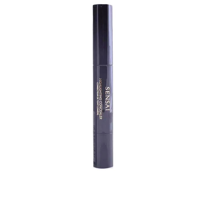 Cream illuminating concealer in Luminous Rose with built-in brush, 3.5 ml