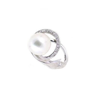 Timeless Pearl Elegance with Diamond Accents