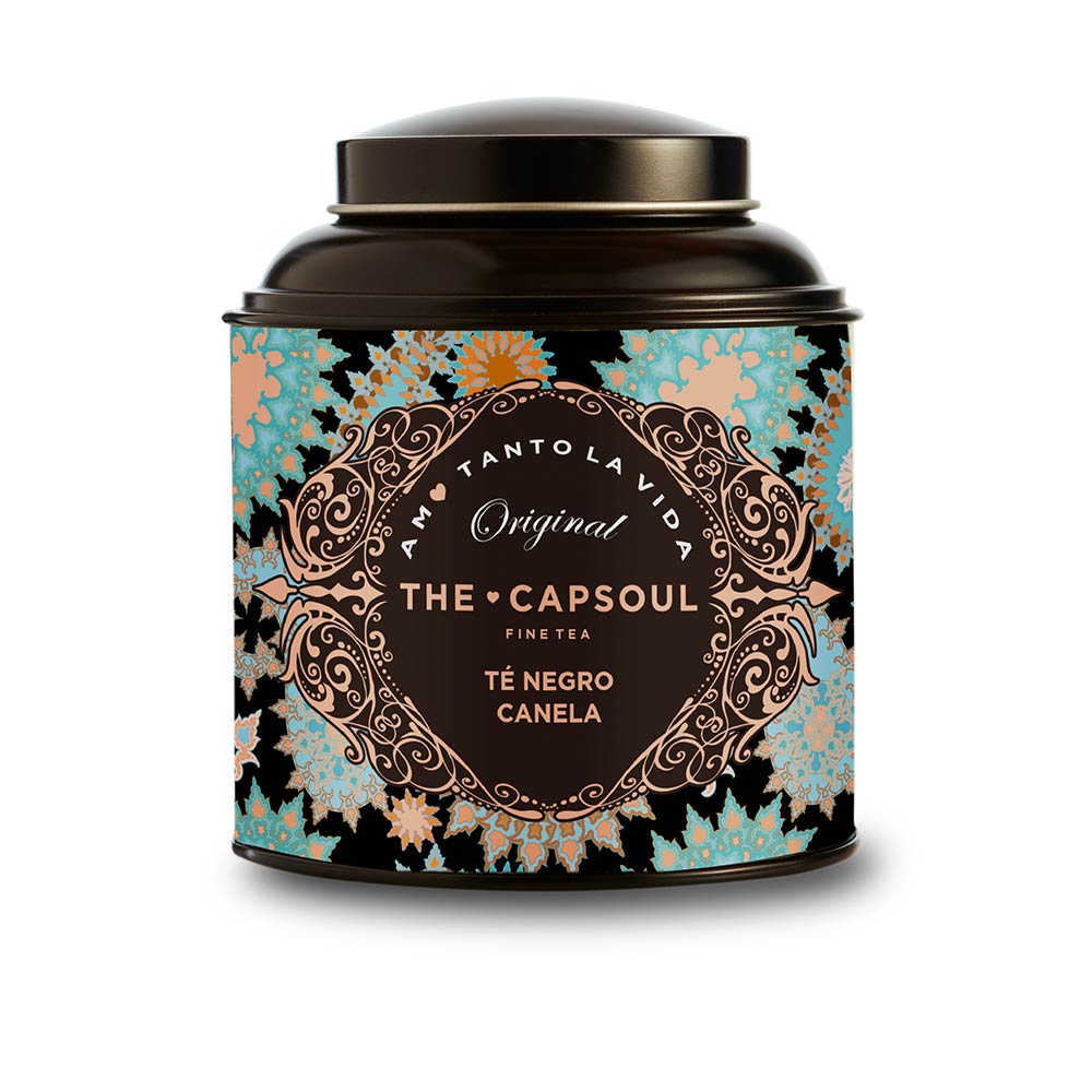 Loose-leaf black tea with visible cinnamon pieces in a 100 g pouch